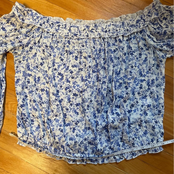 Printed off the shoulder Top - Picture 9 of 9